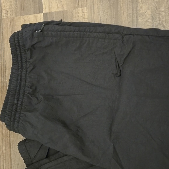 Nike Lined Windbreaker Pants Womans Size Medium 8 to 10 Black - Picture 12 of 13